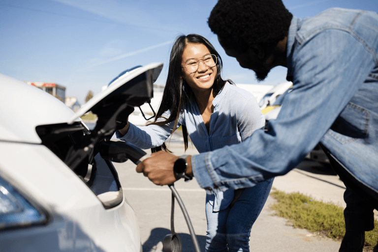 Cartes de recharge pour véhicules électriques : sont-elles vraiment nécessaires ?